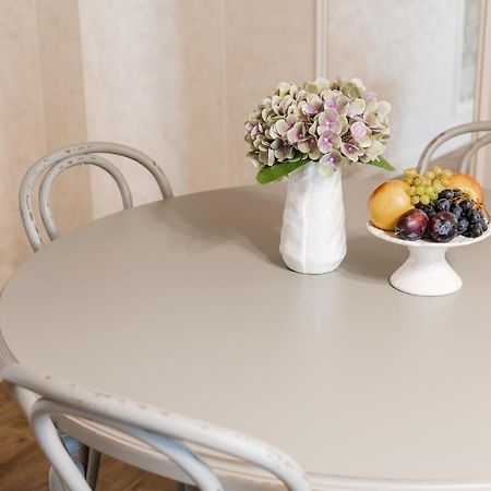 LUX apartment on Duhnovicha street .Free parking. Oezjhorod Buitenkant foto