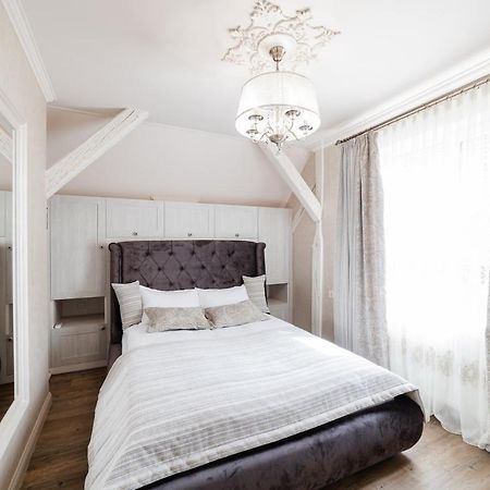 LUX apartment on Duhnovicha street .Free parking. Oezjhorod Buitenkant foto