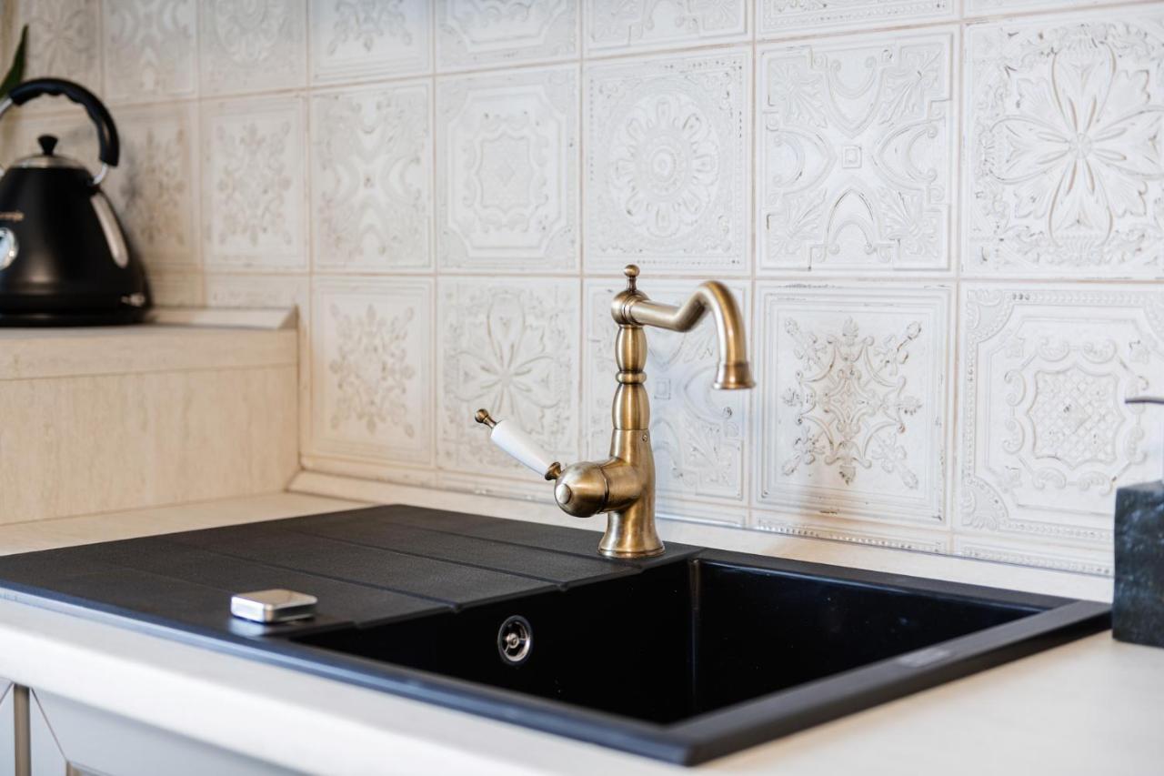 LUX apartment on Duhnovicha street .Free parking. Oezjhorod Buitenkant foto